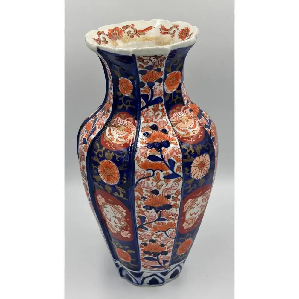 Japanese porcelain Meiji Period Imari Fluted Ribbed Body Vase
